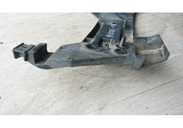 Кронштейн заднього бампера правий Renault Master II, 7700352212